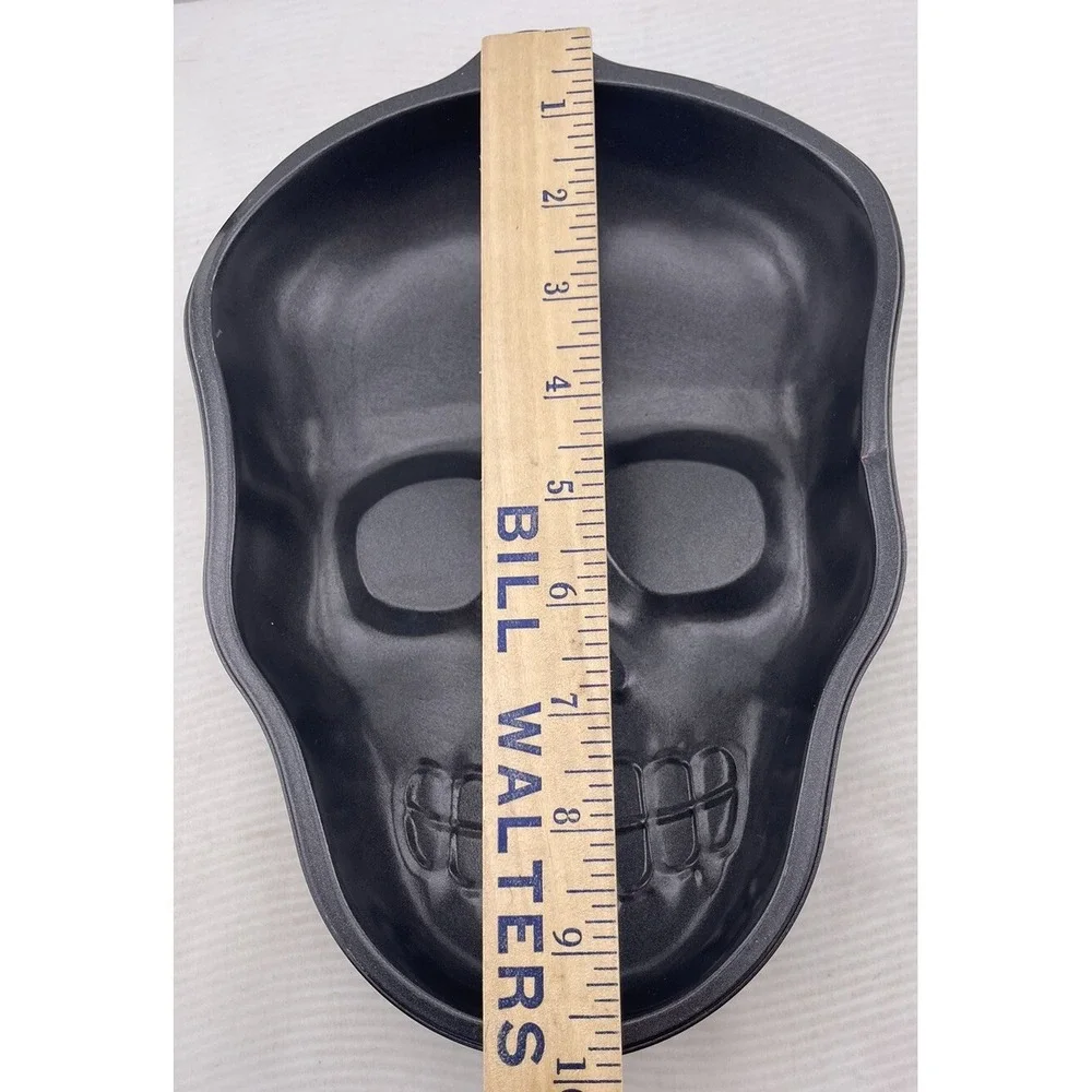 Skull Shaped Cake Pan‎ ~ Halloween Nonstick